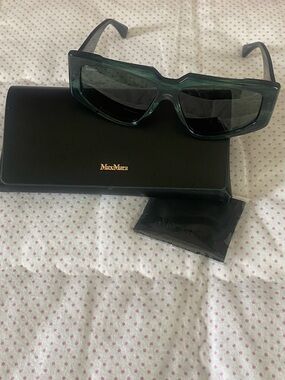 NIB Max Mara Glimpse6 Emerald Green Rectangular Designer Sunglasses w/ Case